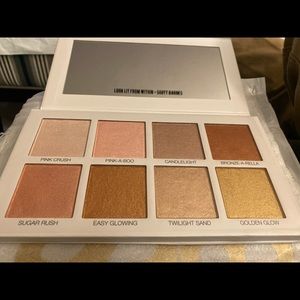 Scott Barnes glowy and showy highlighter palette